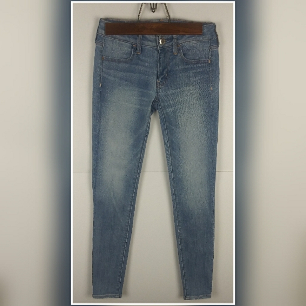 American Eagle Outfitters light wash jegging